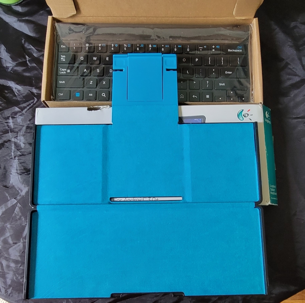 Logitech Tablet Keyboard - Picture 3 of 7